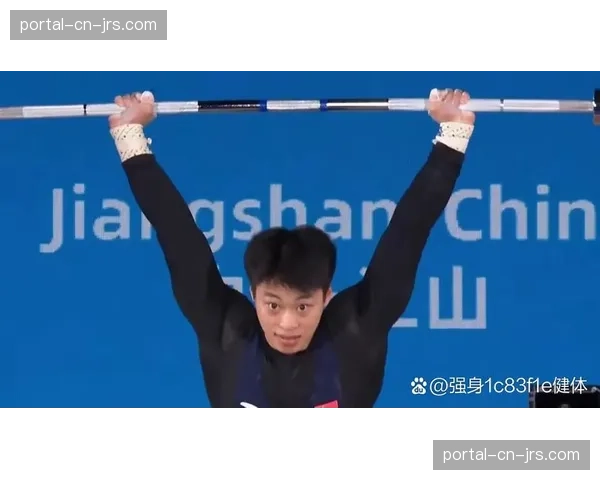 抓举技术细节解析：优秀运动员动作共性分析