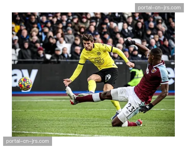 “聚焦瞬间：西汉姆联前锋鲍恩接右路低平传中，抢前点垫射破门，完成本场唯一进球”