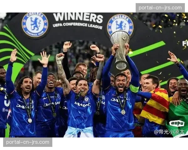 英超“英超冠军”奖杯开启全国巡展，首站抵达利兹